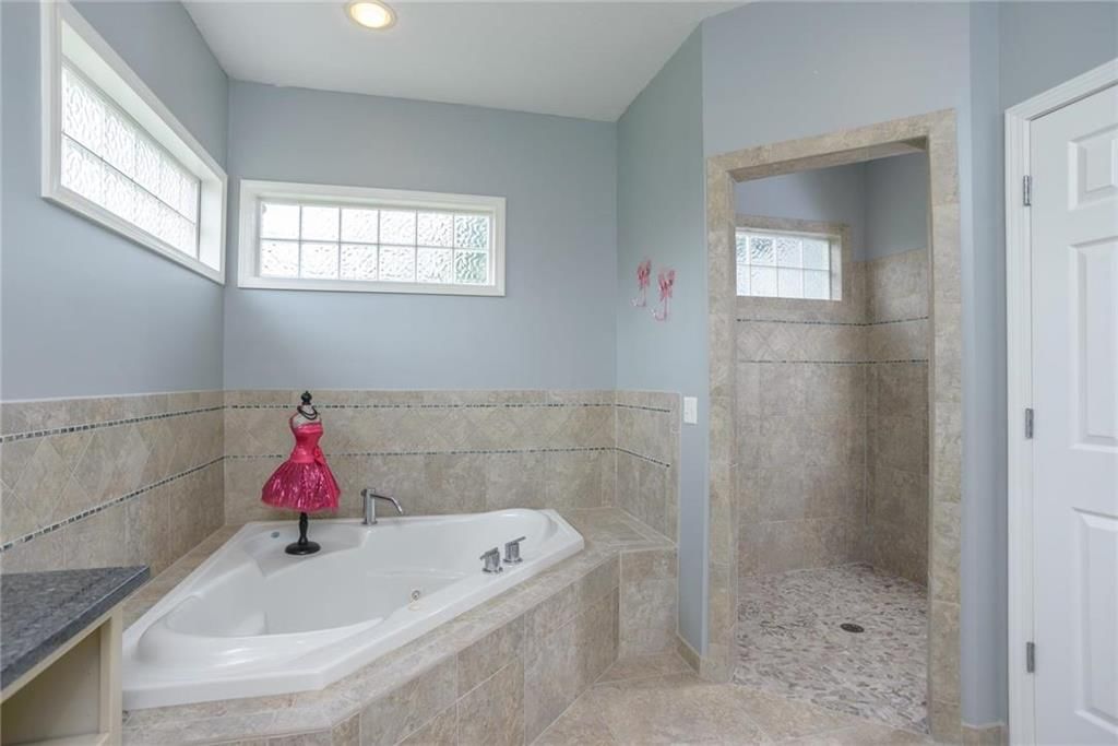 Photo 19 of 25 - 28099 Overbrook Road