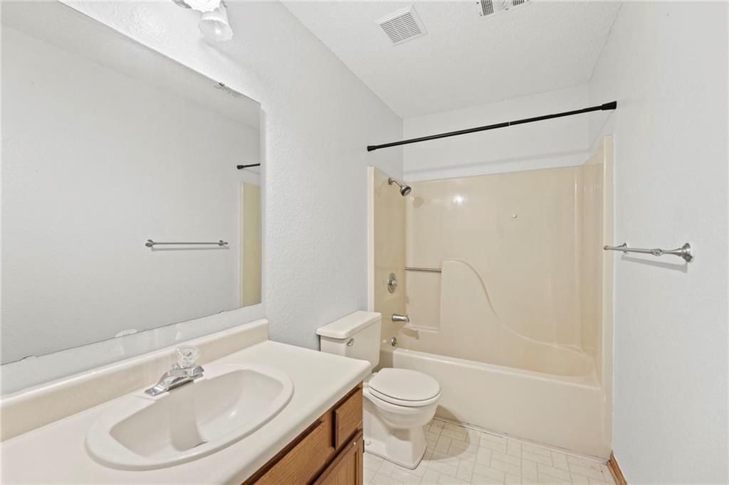 Photo 18 of 27 - 1523 E 123RD Terrace