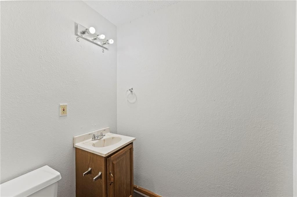 Photo 23 of 27 - 1523 E 123RD Terrace