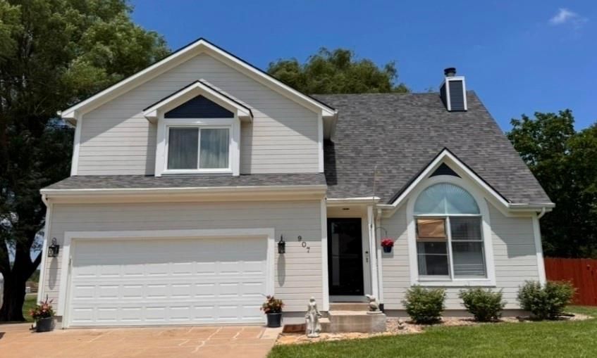 907 Rosewood Court — photo 1