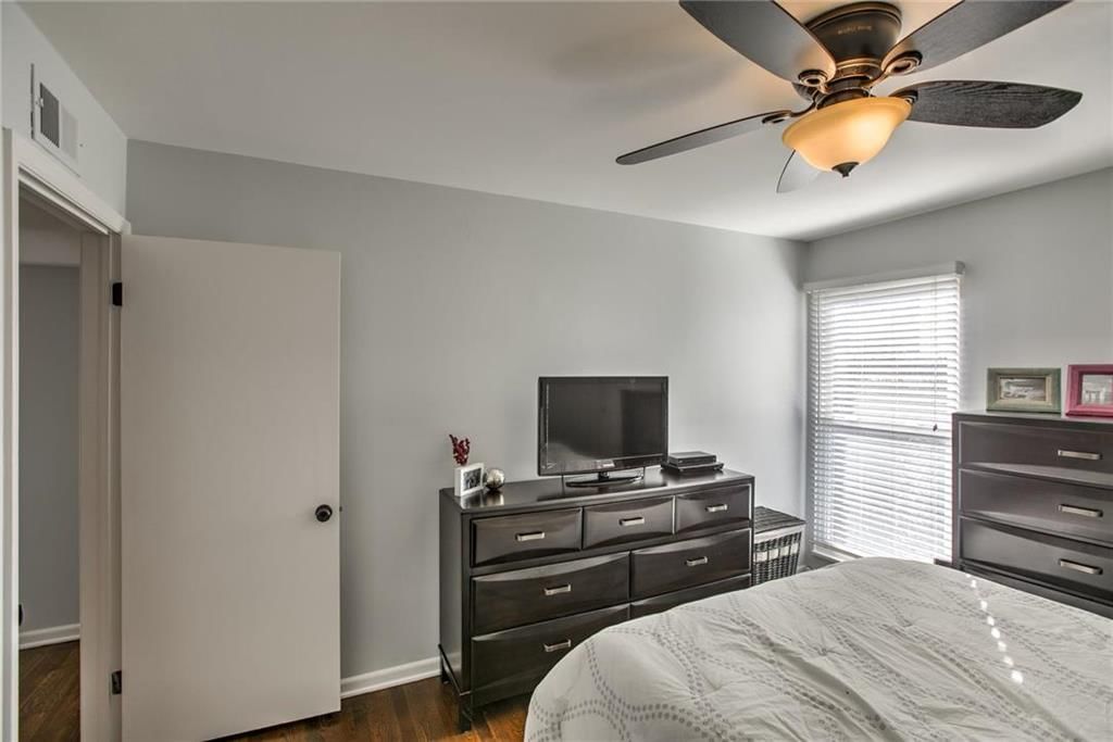 Photo 17 of 23 - 4430 Jarboe  #5 Street