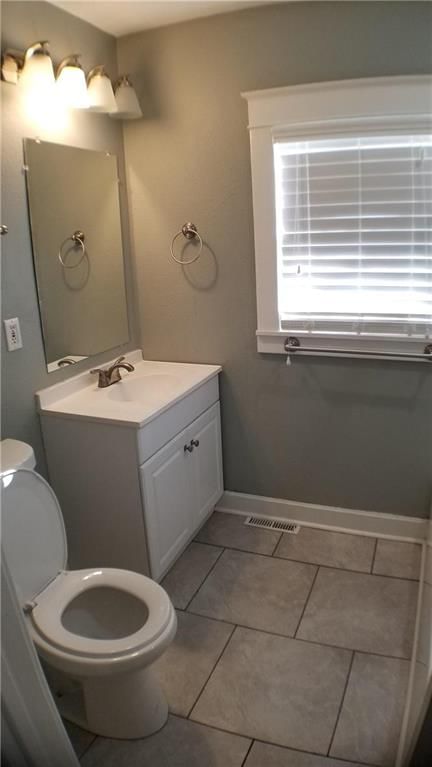 2924 & 2926 Holmes Street — photo 15