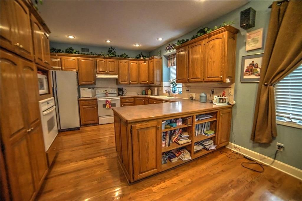 404 NE Wild Rose Lane — photo 5