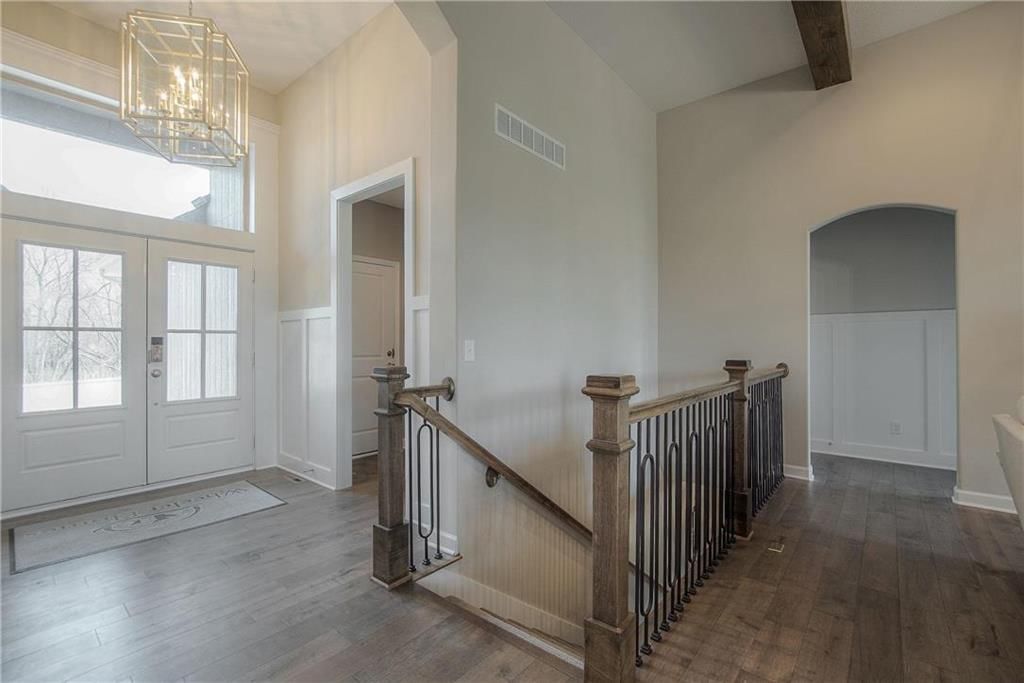 19024 Theden Street — photo 3