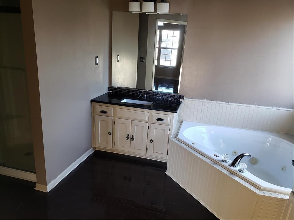 14512 WILSHIRE Circle — photo 31