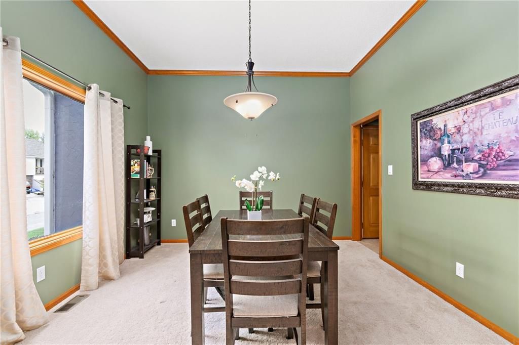 206 NW Redwood Court — photo 6