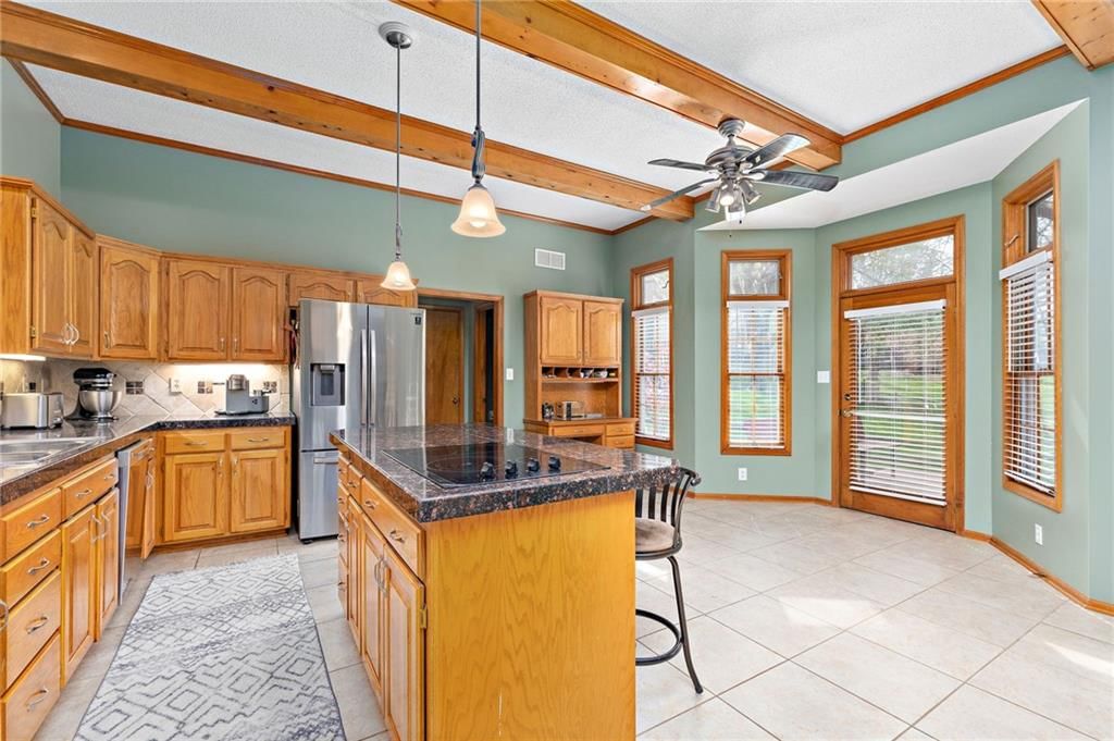 206 NW Redwood Court — photo 11