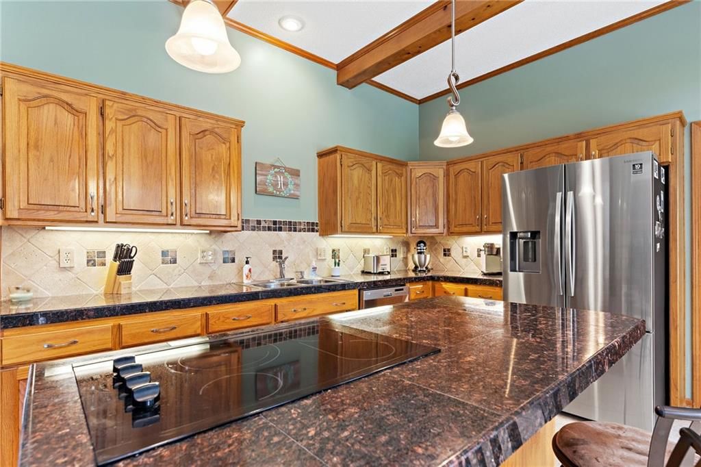 206 NW Redwood Court — photo 13