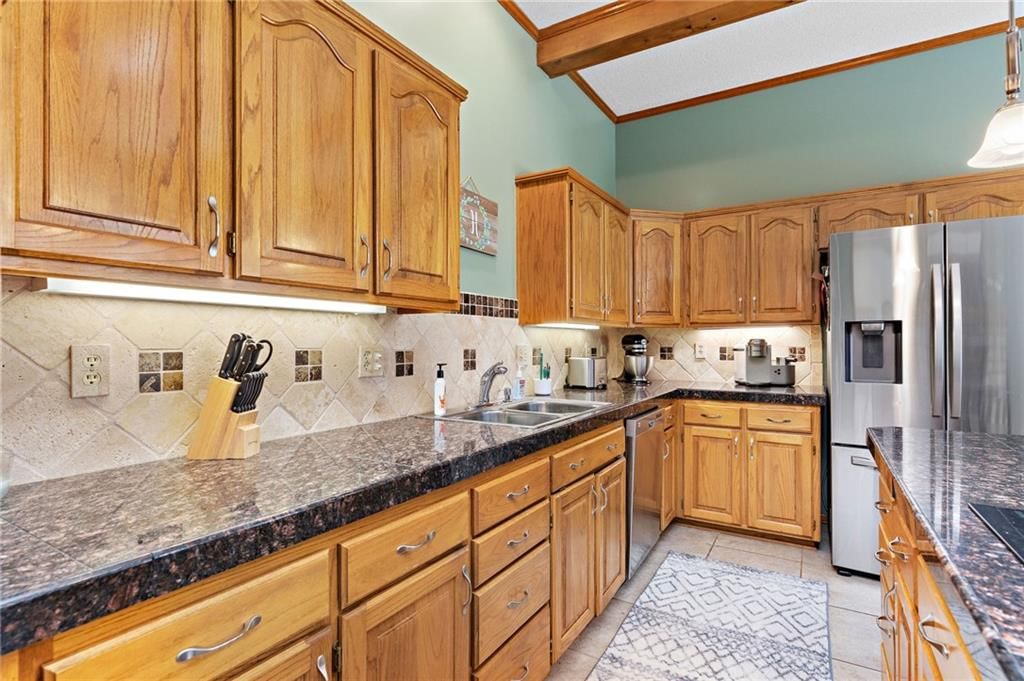 206 NW Redwood Court — photo 14
