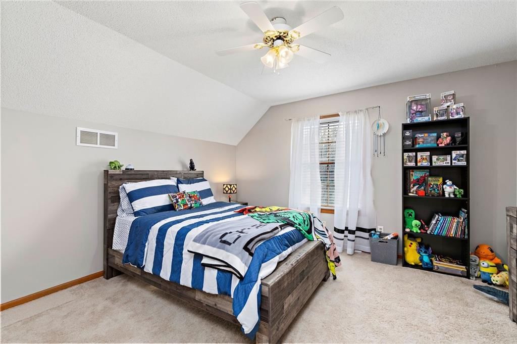 206 NW Redwood Court — photo 24