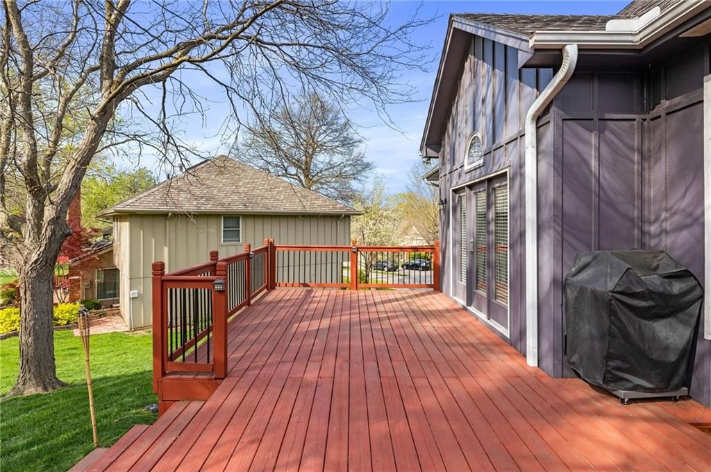 206 NW Redwood Court — photo 36