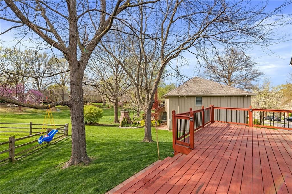 206 NW Redwood Court — photo 37
