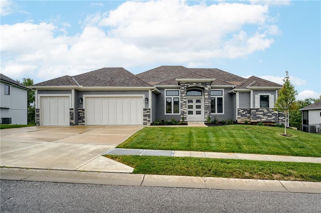 Photo 1 of 33 - 2551 NW Riverview Drive