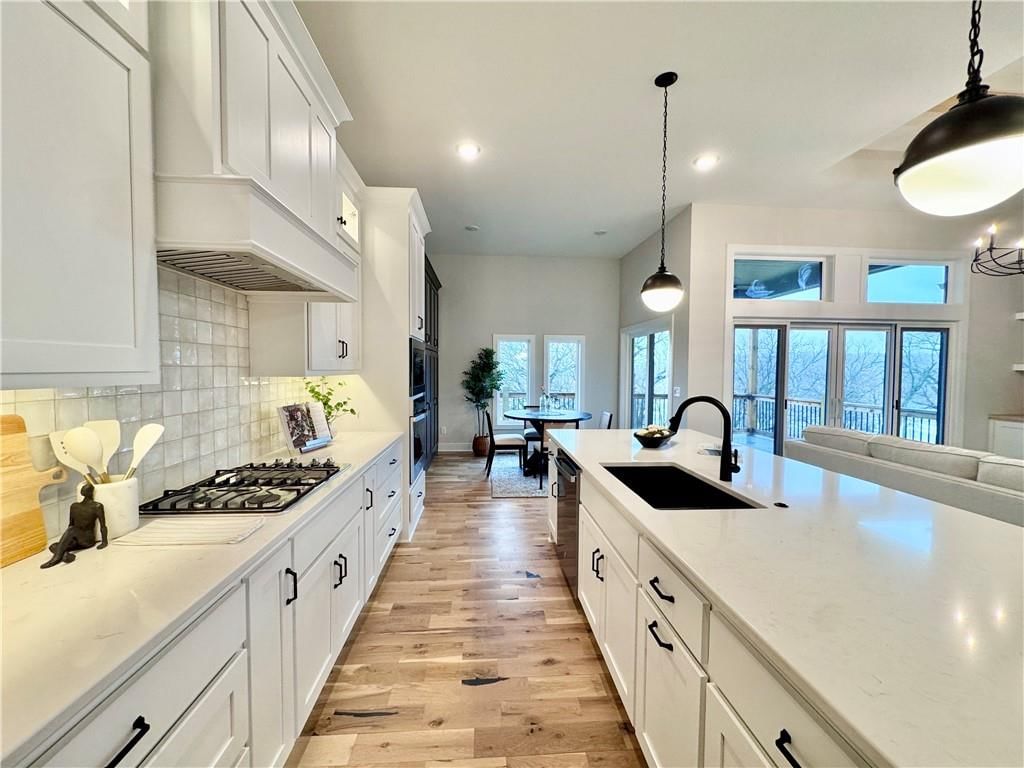 Photo 9 of 33 - 2551 NW Riverview Drive