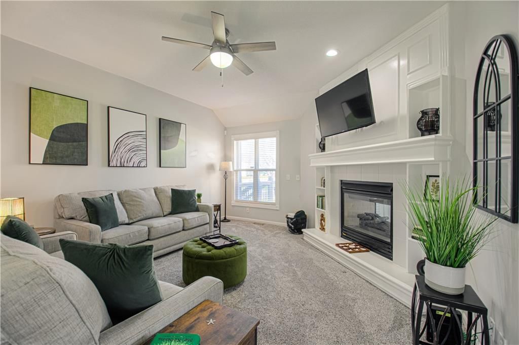 Photo 5 of 34 - 1356 Brown Street