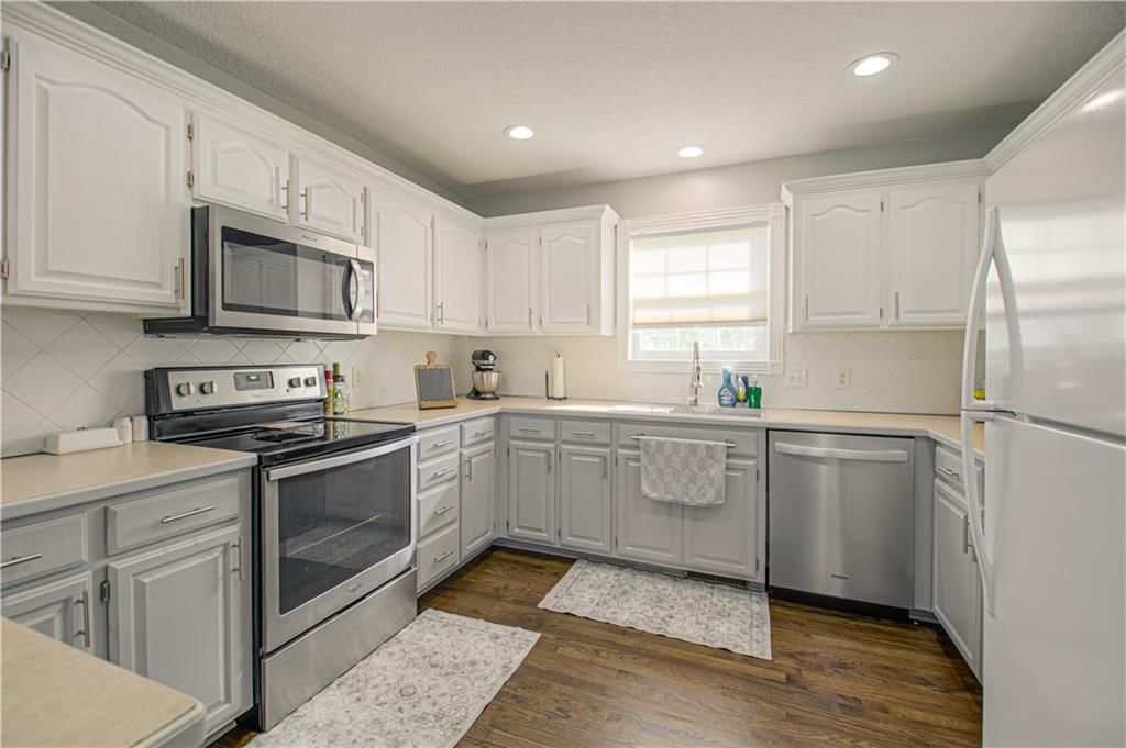 Photo 8 of 34 - 1356 Brown Street