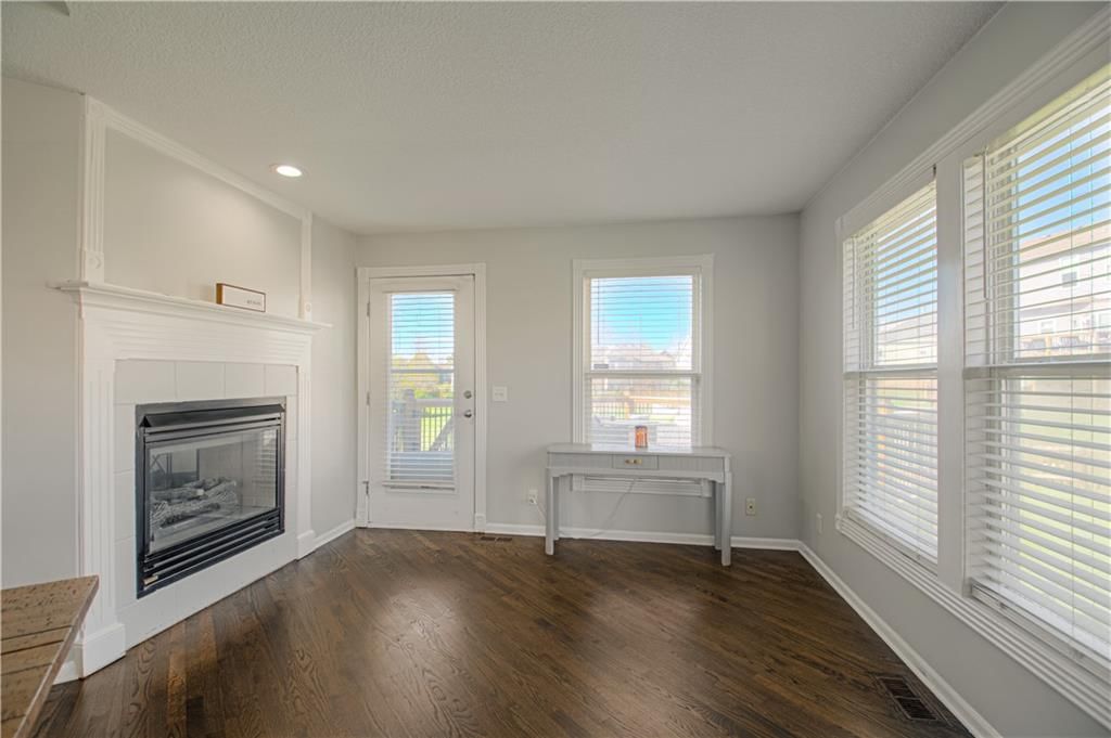 Photo 11 of 34 - 1356 Brown Street