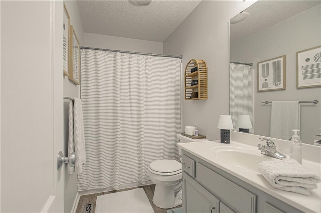 Photo 13 of 34 - 1356 Brown Street