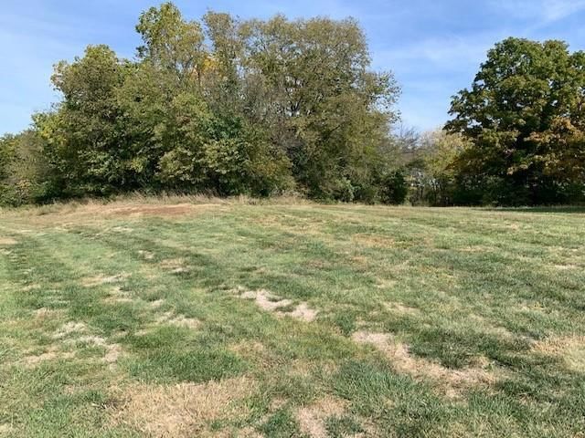 000 Twin Oaks Parkway — photo 2