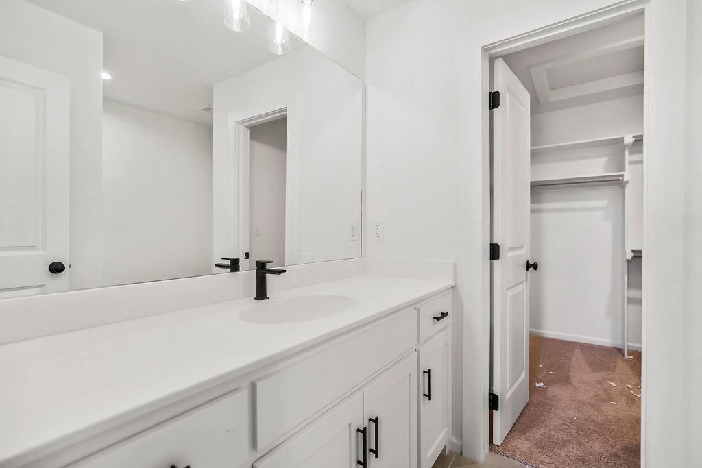 15840 Granada Street — photo 32