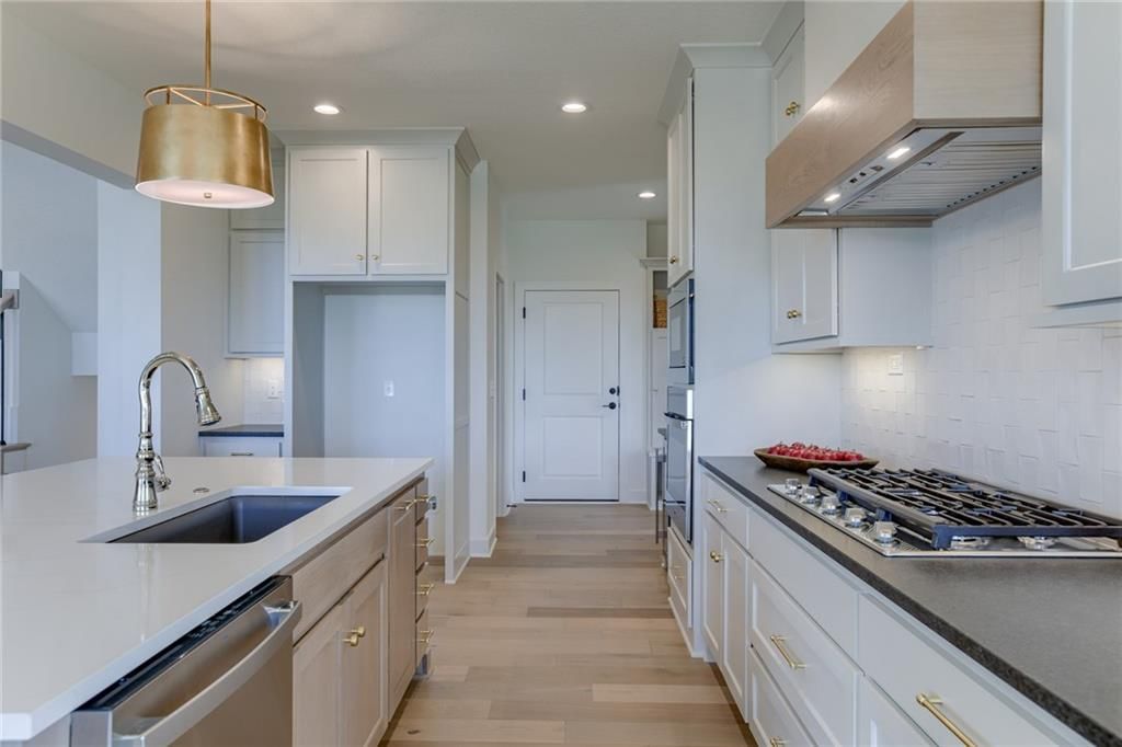 2432 W 177th Street — photo 18