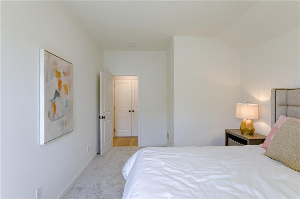 2432 W 177th Street — photo 39