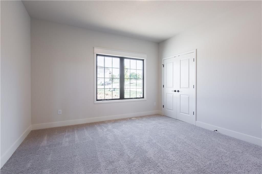 Photo 13 of 35 - 9871 Promenade Drive
