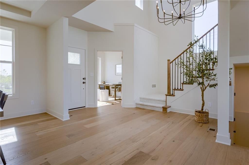 Photo 6 of 60 - 16684 S Hall Street