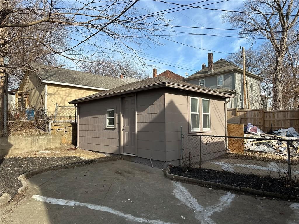 1410 Tauromee Avenue — photo 36