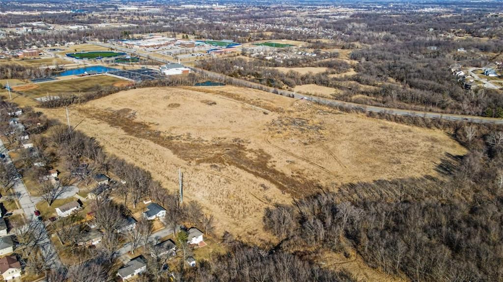 Photo 4 of 21 - 1471 SE Adams Dairy Parkway