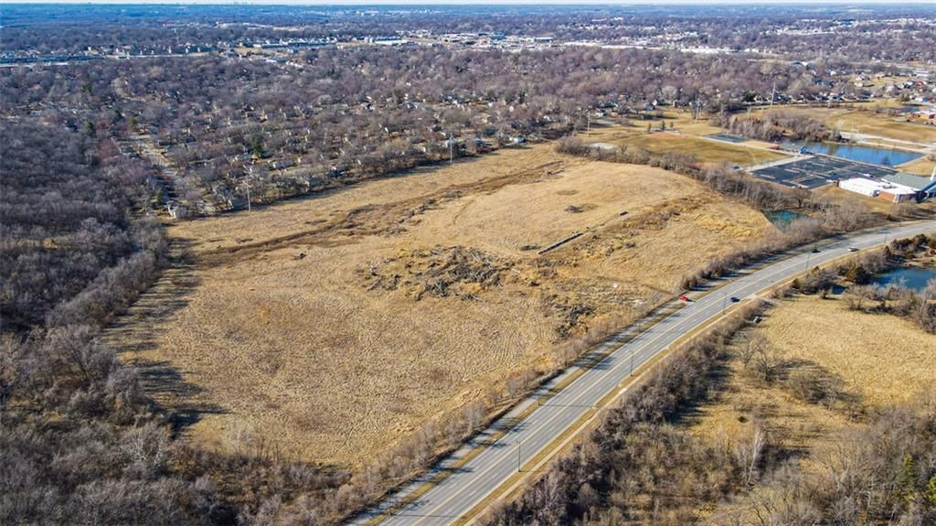 Photo 11 of 21 - 1471 SE Adams Dairy Parkway