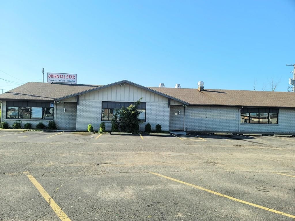 2711 N Broadway Street — photo 3