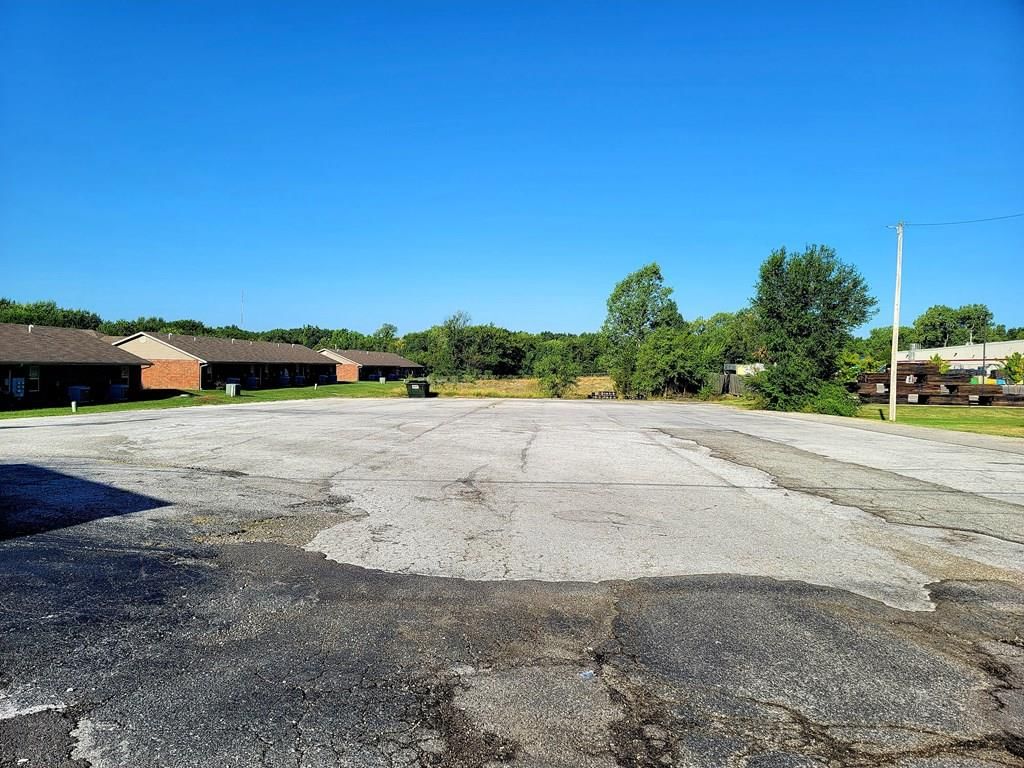 2711 N Broadway Street — photo 4