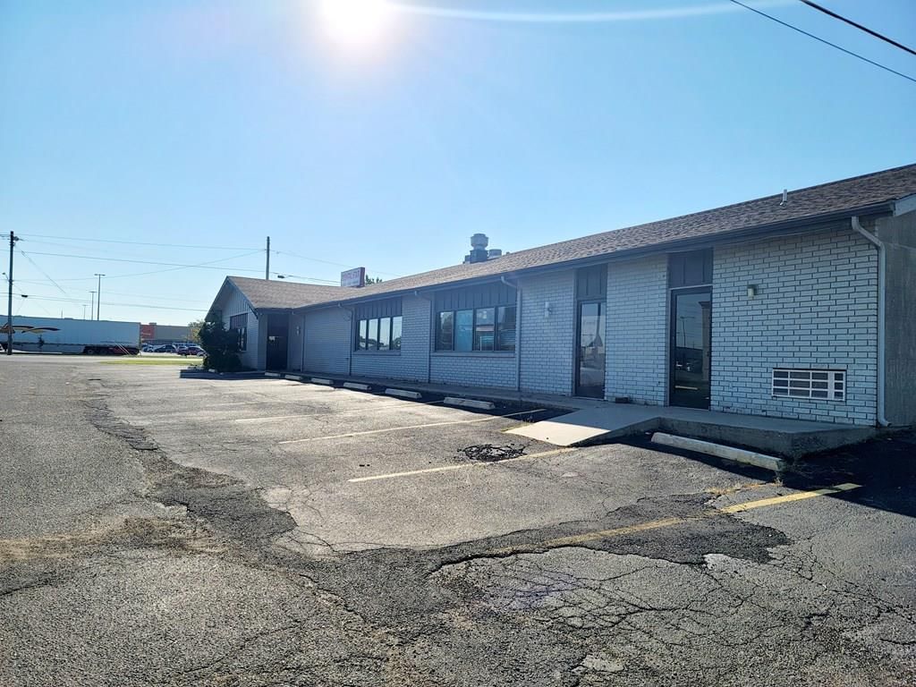 2711 N Broadway Street — photo 5