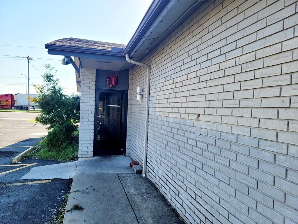 2711 N Broadway Street — photo 7