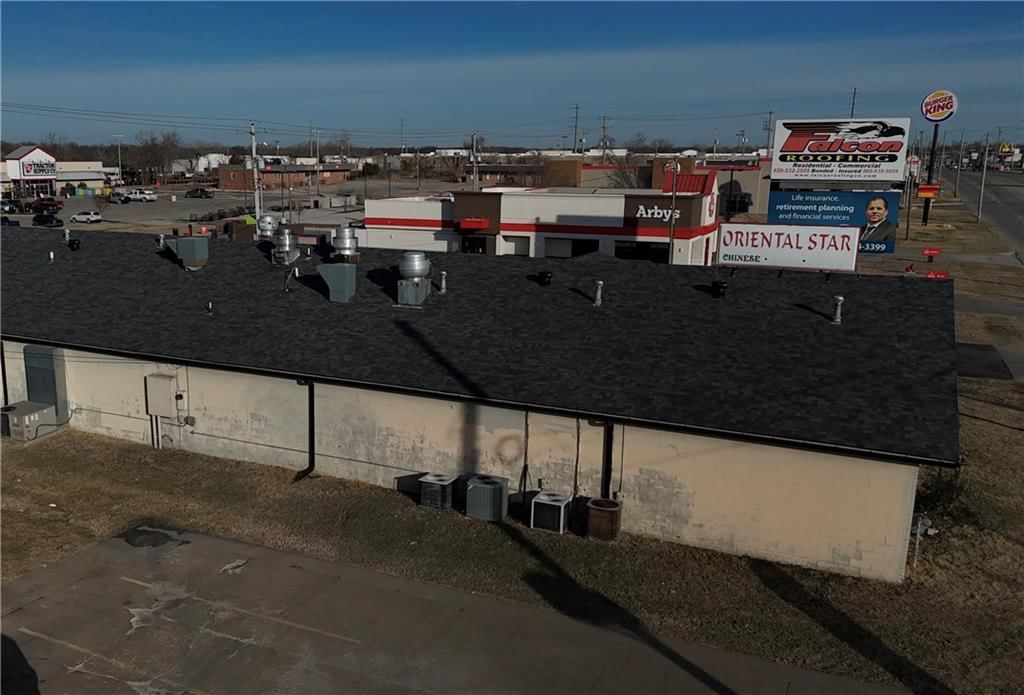 2711 N Broadway Street — photo 24