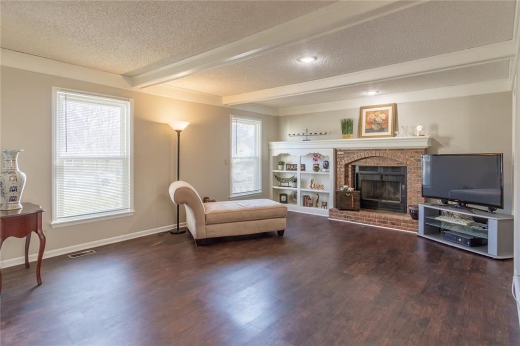 Photo 6 of 37 - 15304 Foster N/A