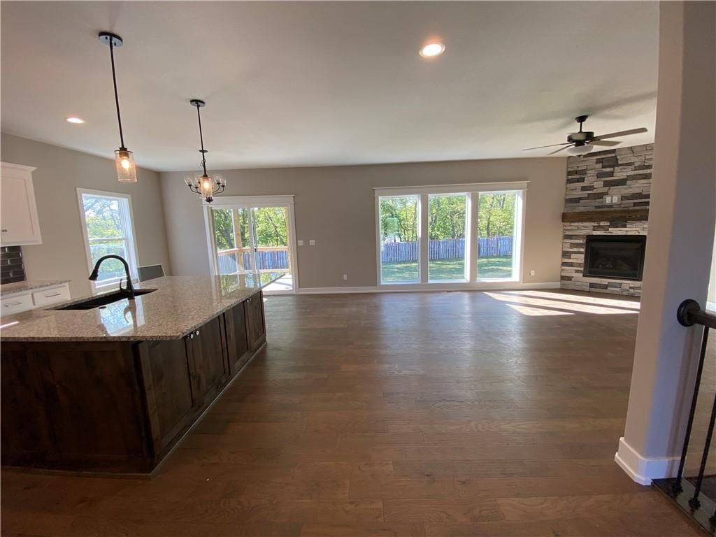 Photo 5 of 25 - 7440 N Lamar Drive