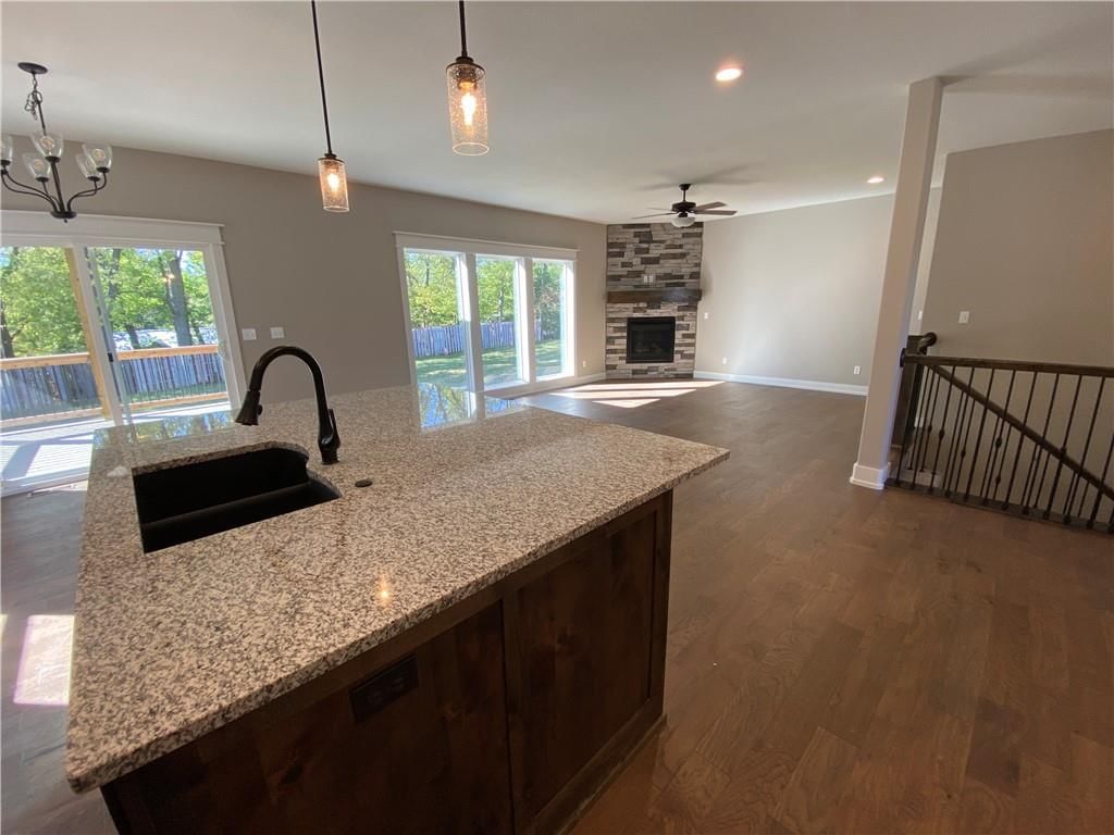 Photo 6 of 25 - 7440 N Lamar Drive