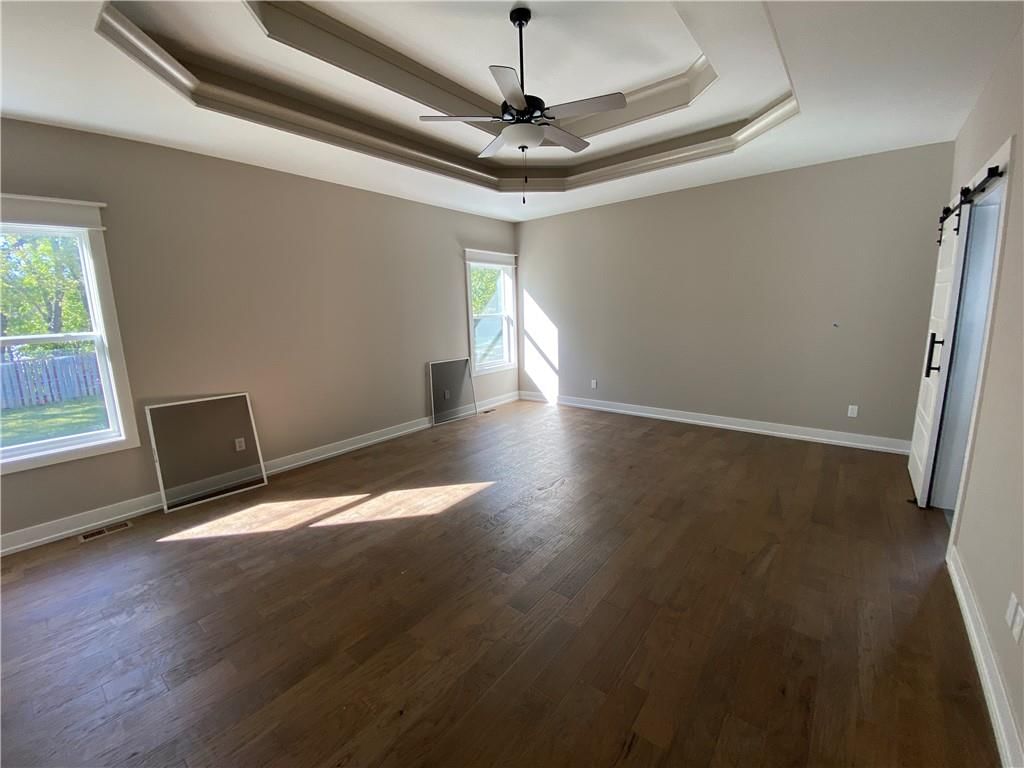 Photo 10 of 25 - 7440 N Lamar Drive