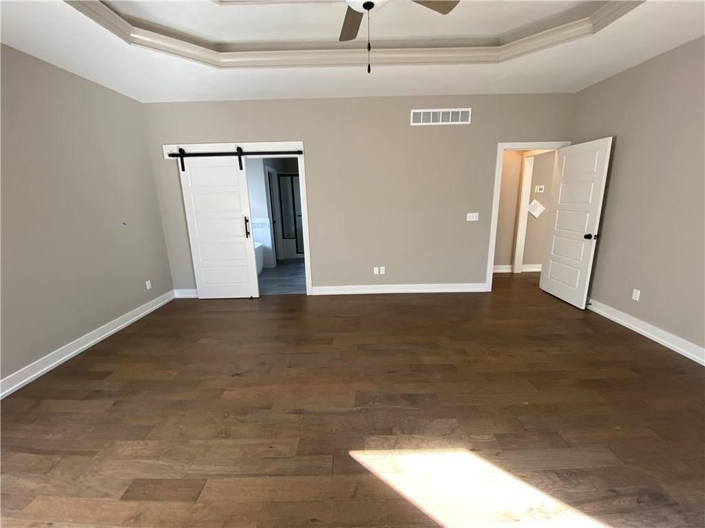 Photo 11 of 25 - 7440 N Lamar Drive
