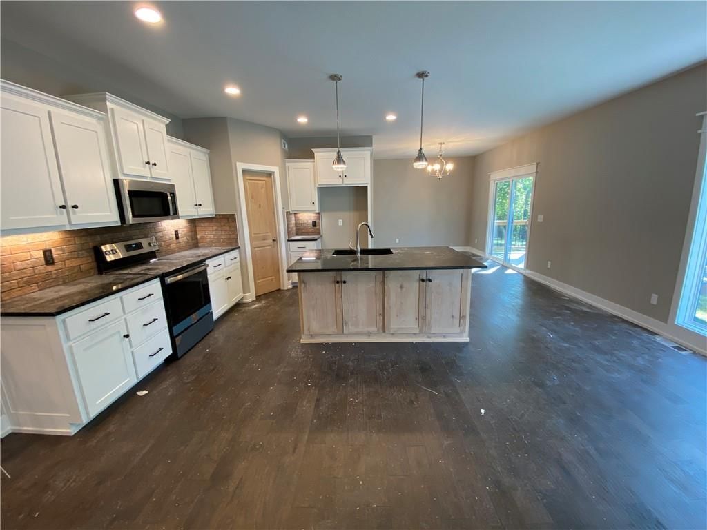 Photo 5 of 24 - 7470 N Lamar Drive