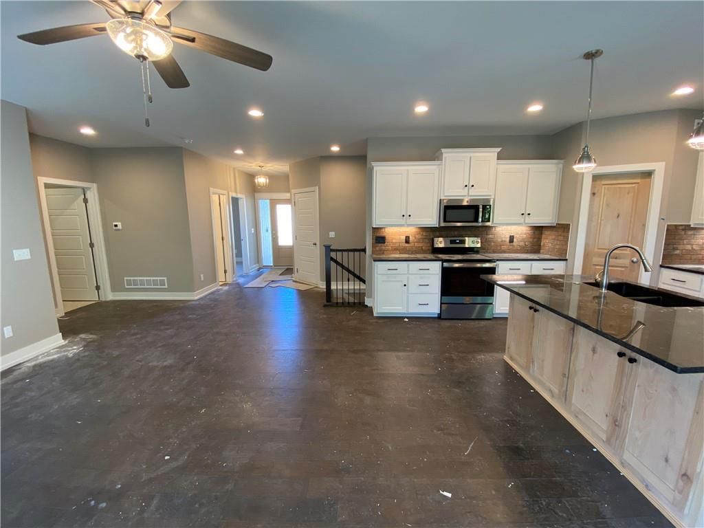Photo 9 of 24 - 7470 N Lamar Drive