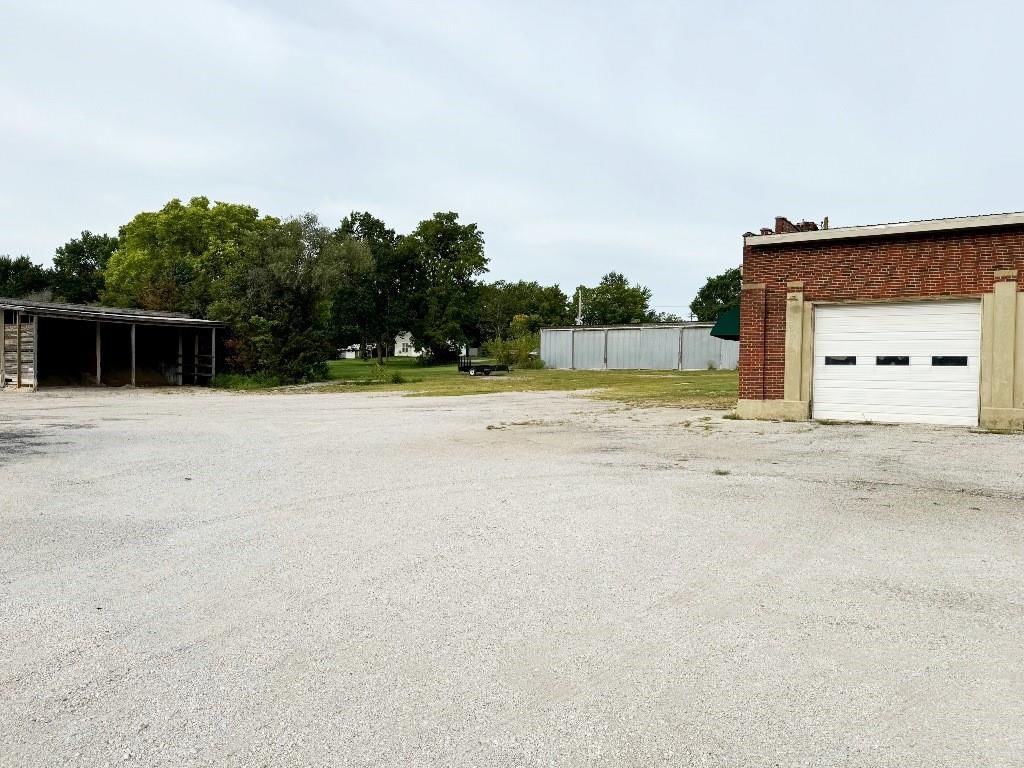 602 S Main Street — photo 3