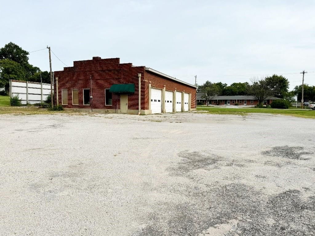 602 S Main Street — photo 4