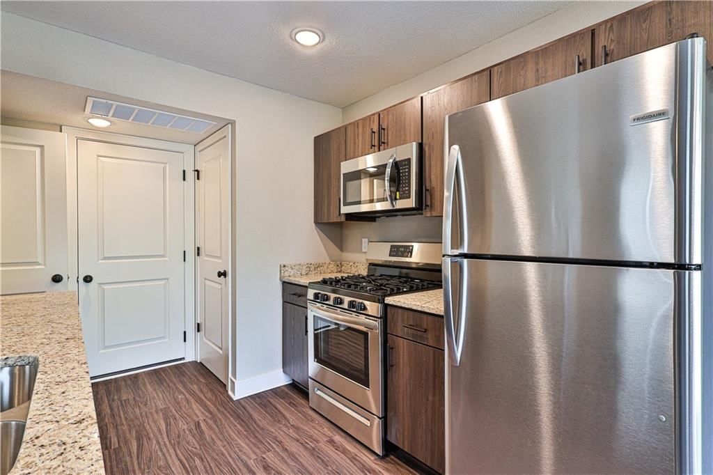 1502 NE Shale Court — photo 4