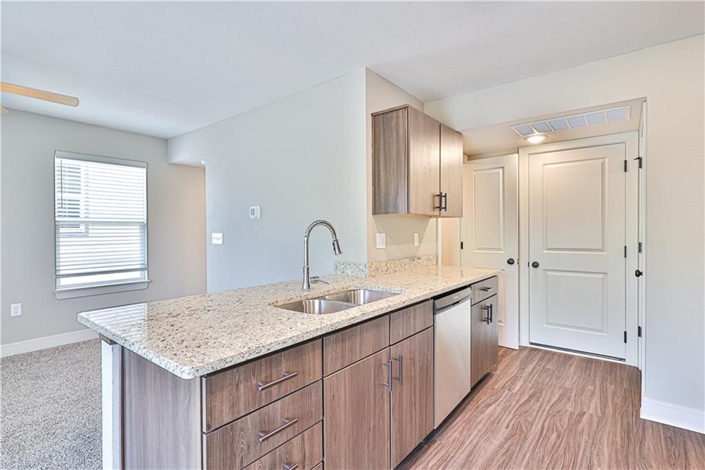 1502 NE Shale Court — photo 5