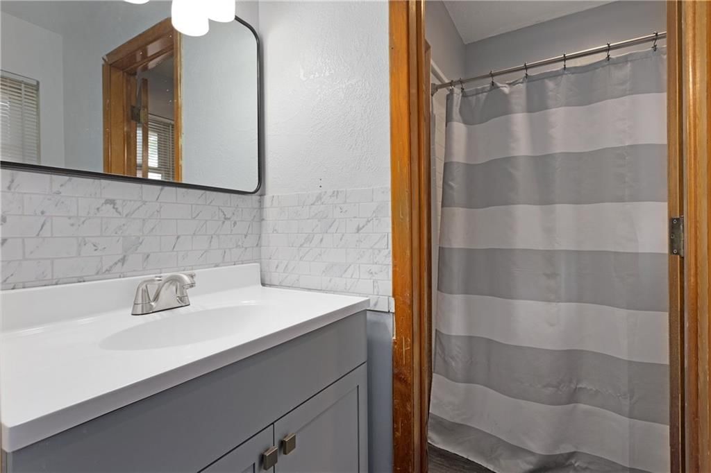 511 S Northern Boulevard — photo 12