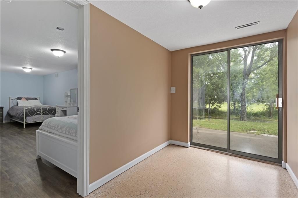 511 S Northern Boulevard — photo 15