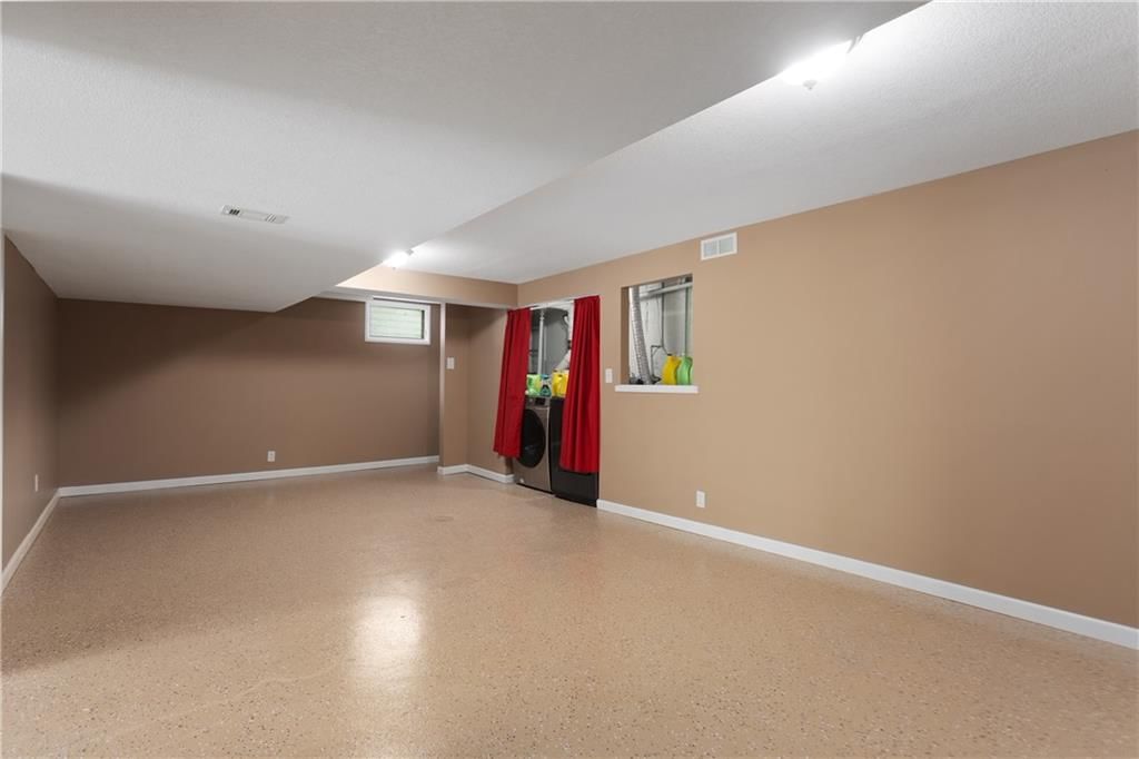 511 S Northern Boulevard — photo 18